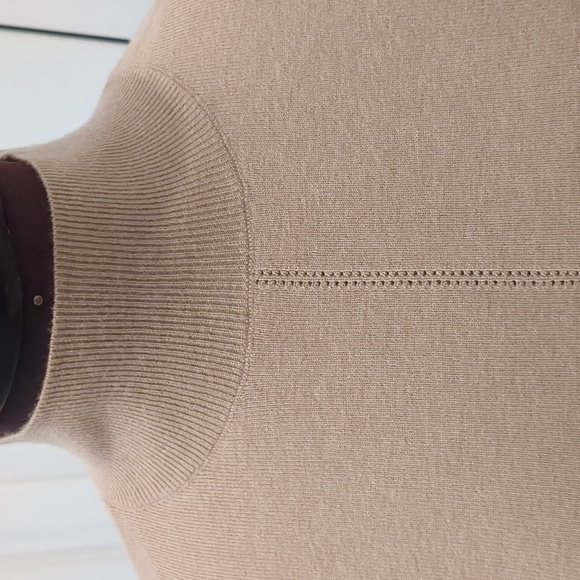 LIST - Women's Tan Knit Turtle Neck w/back buttons - M - Picture 6 of 12